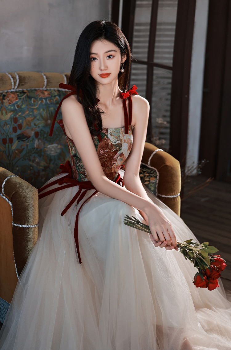 敬酒服新娘高级感2024新款夏季红色订婚礼服裙轻奢小众高端回门宴